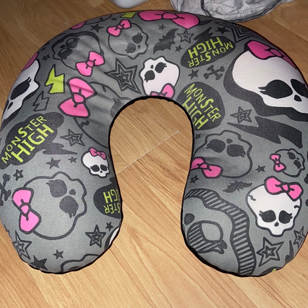 Comfortable neck pillow